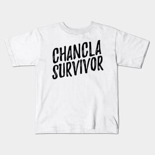 Chancla survivor - black design Kids T-Shirt